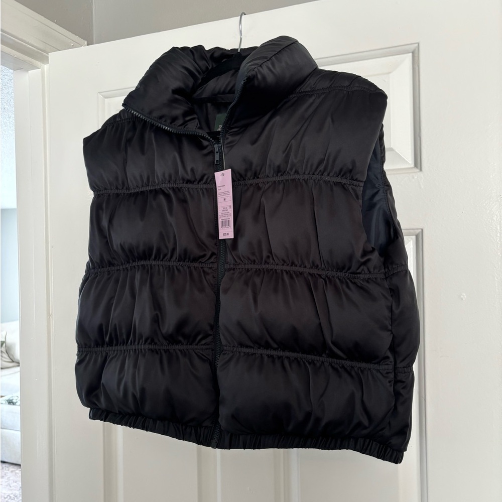 Wild Fable Black Puffer Vest - Cropped - Size M - NWT - Picture 2 of 5